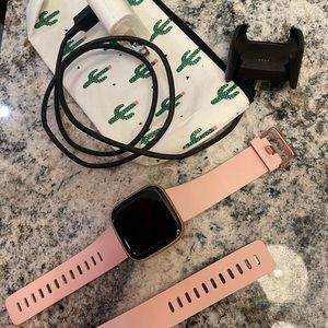 FITBIT VERSA 2 Pink and Rose Gold - BARELY USED